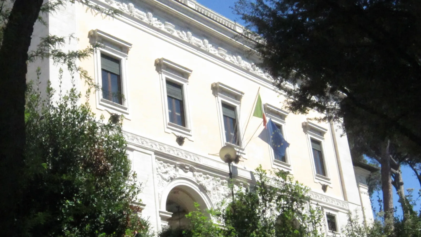 Villa Lubin a Roma, sede del CNEL, fotografata dall'esterno